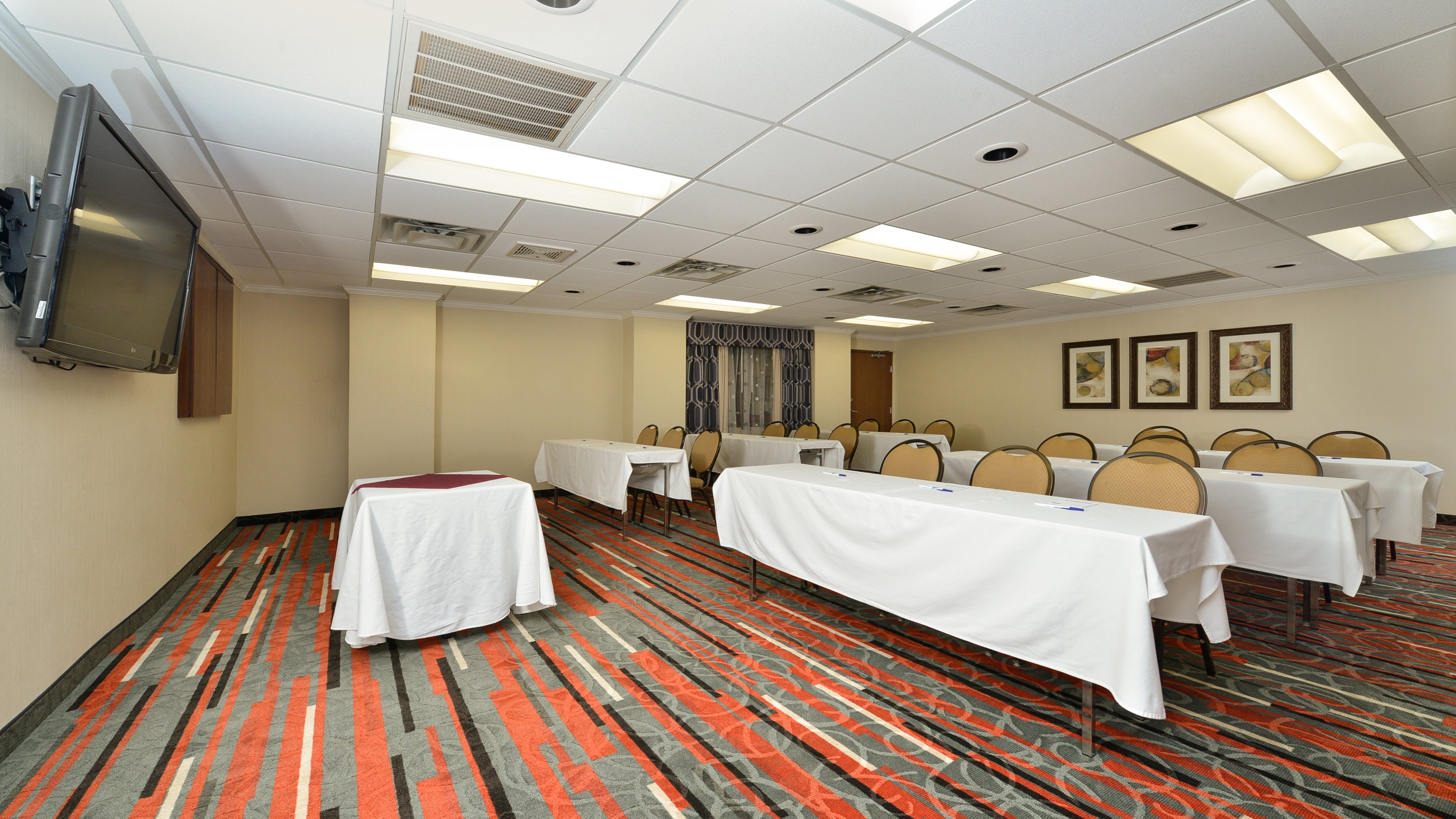 Holiday Inn Express Boston-Milford 10/32
