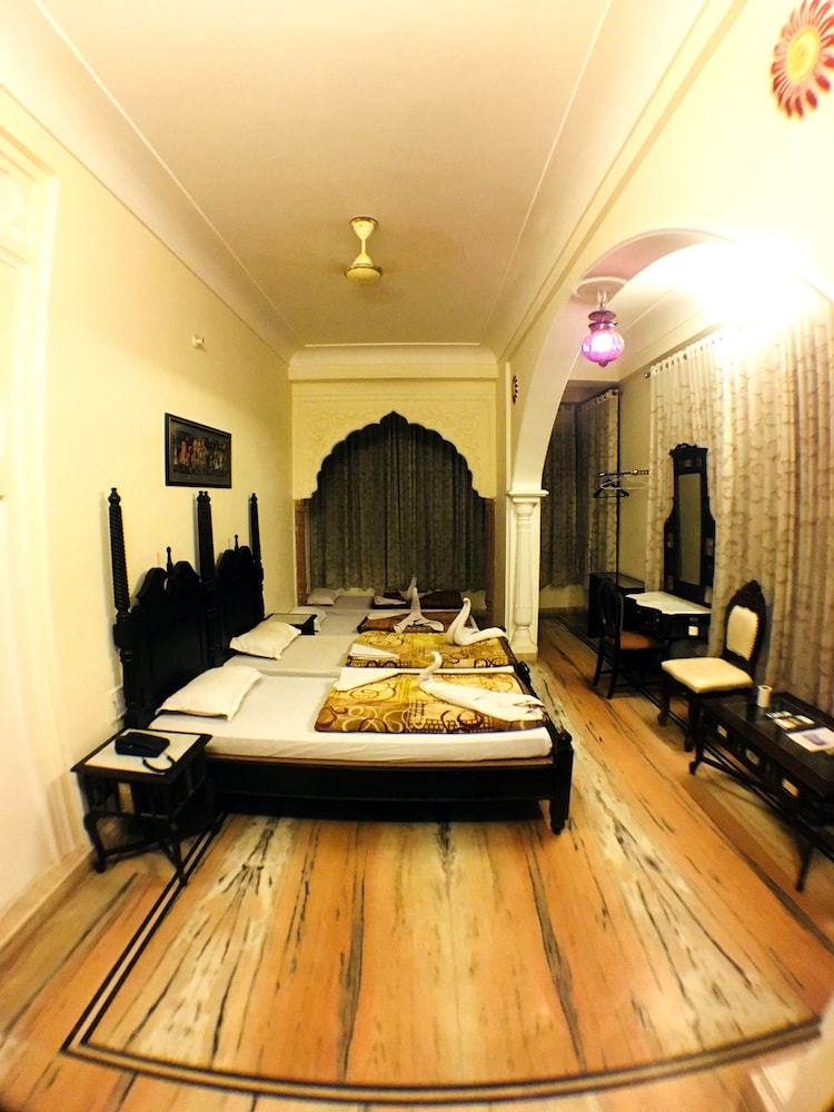 Krishna Palace 18/50