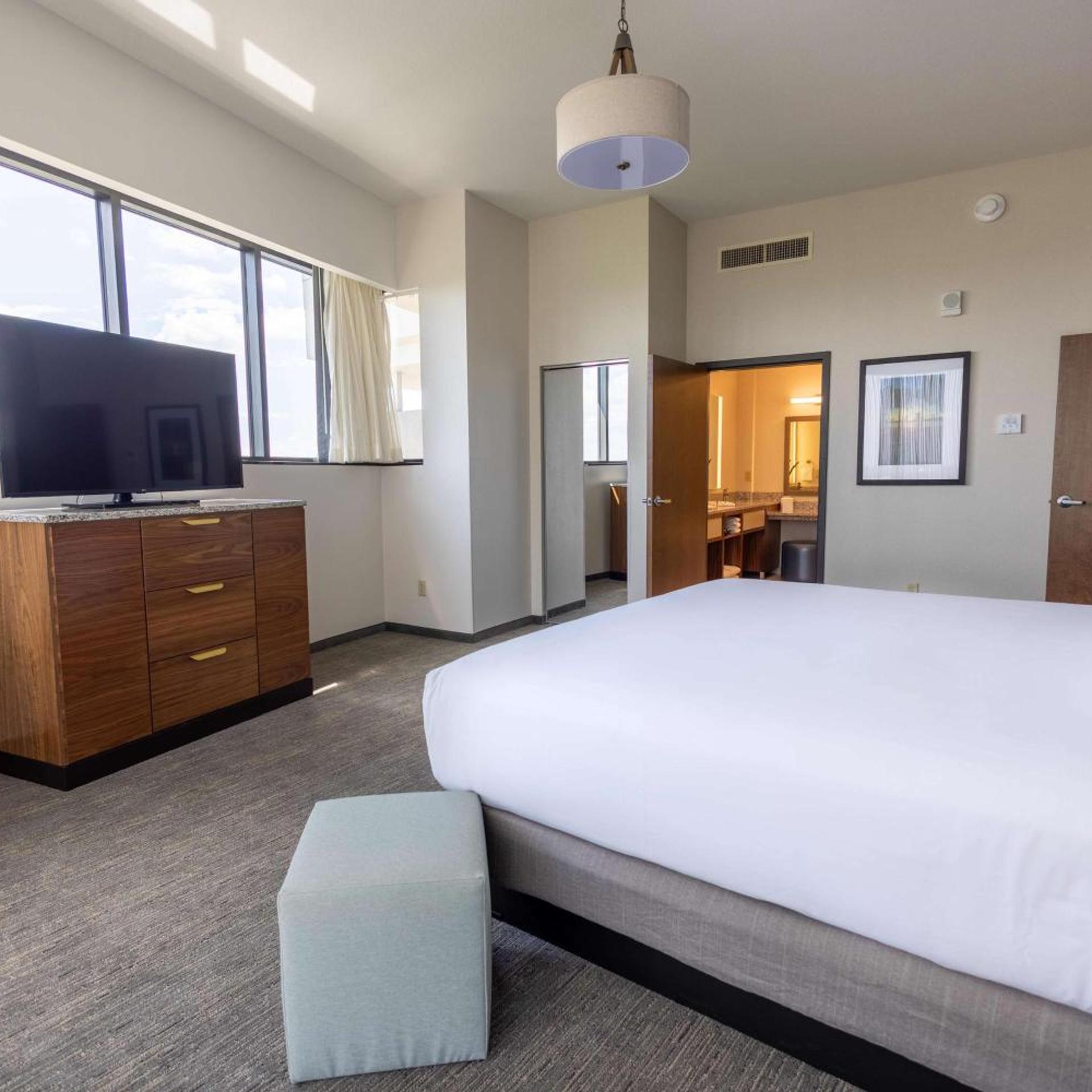 Suite, King Bed, Sofa, Large