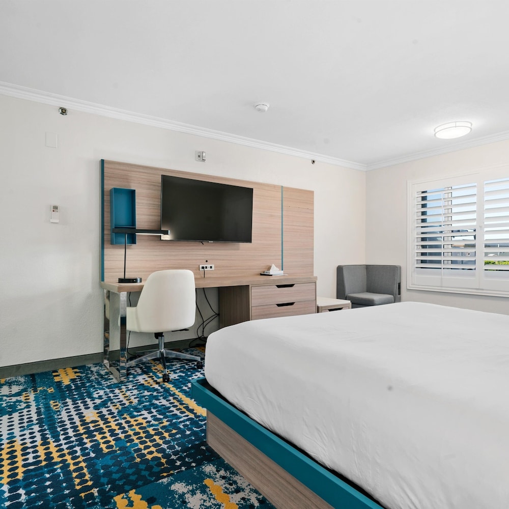 Pacific Shores Inn 25/56
