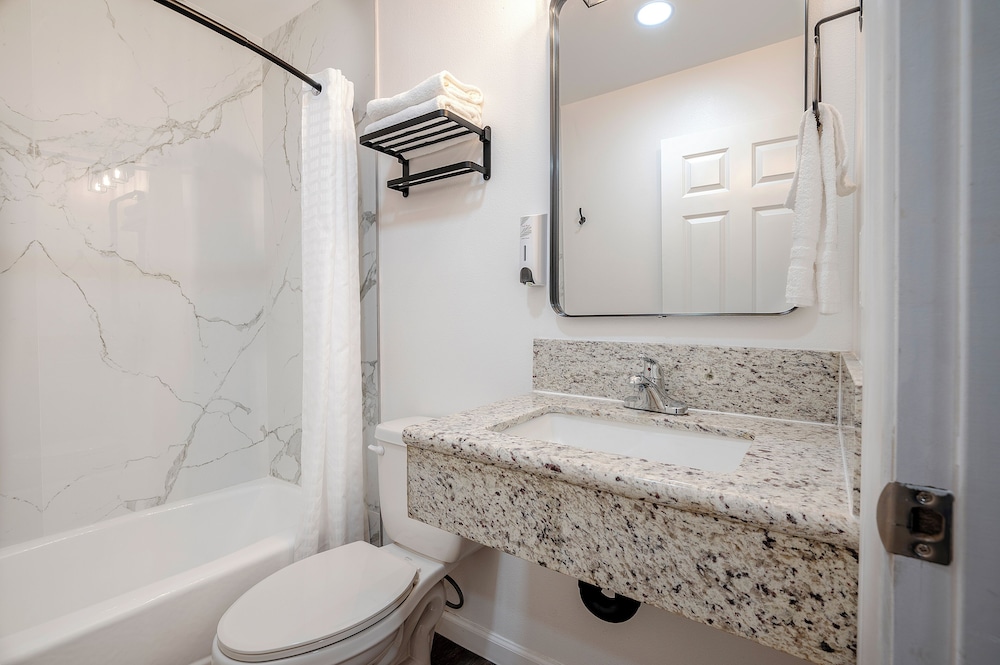 La Casita Inn 32/34