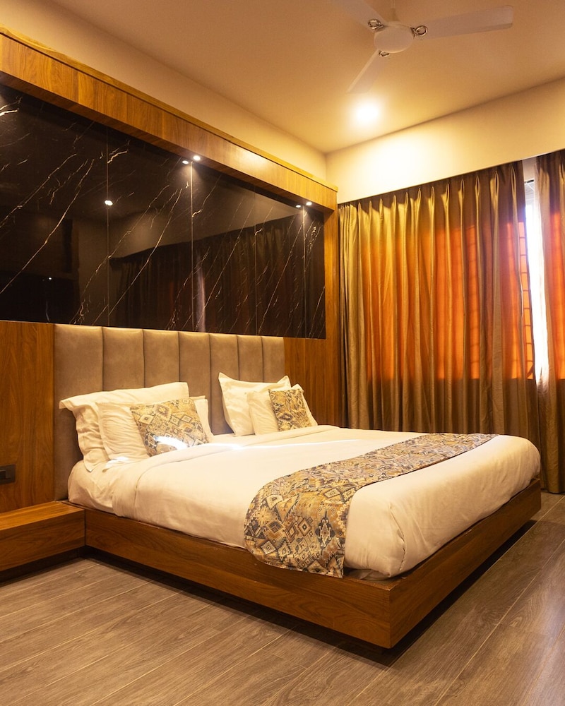 Hotel Rock Regency 15/55