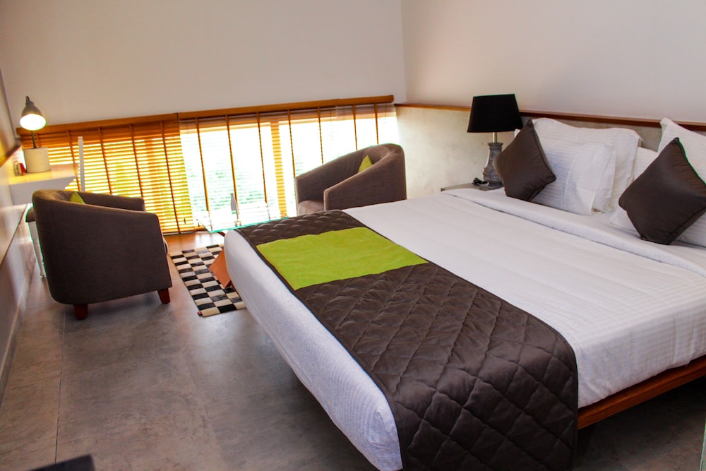 Hotel Shivas Gateway 18/77