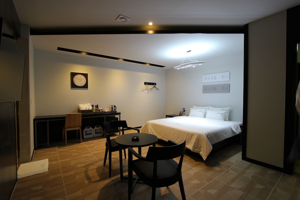 The Zenith Hotel 20/60