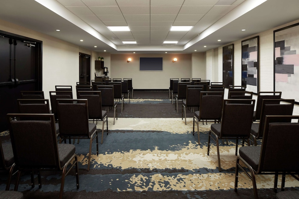 Doubletree by Hilton Montreal Airport 43/44