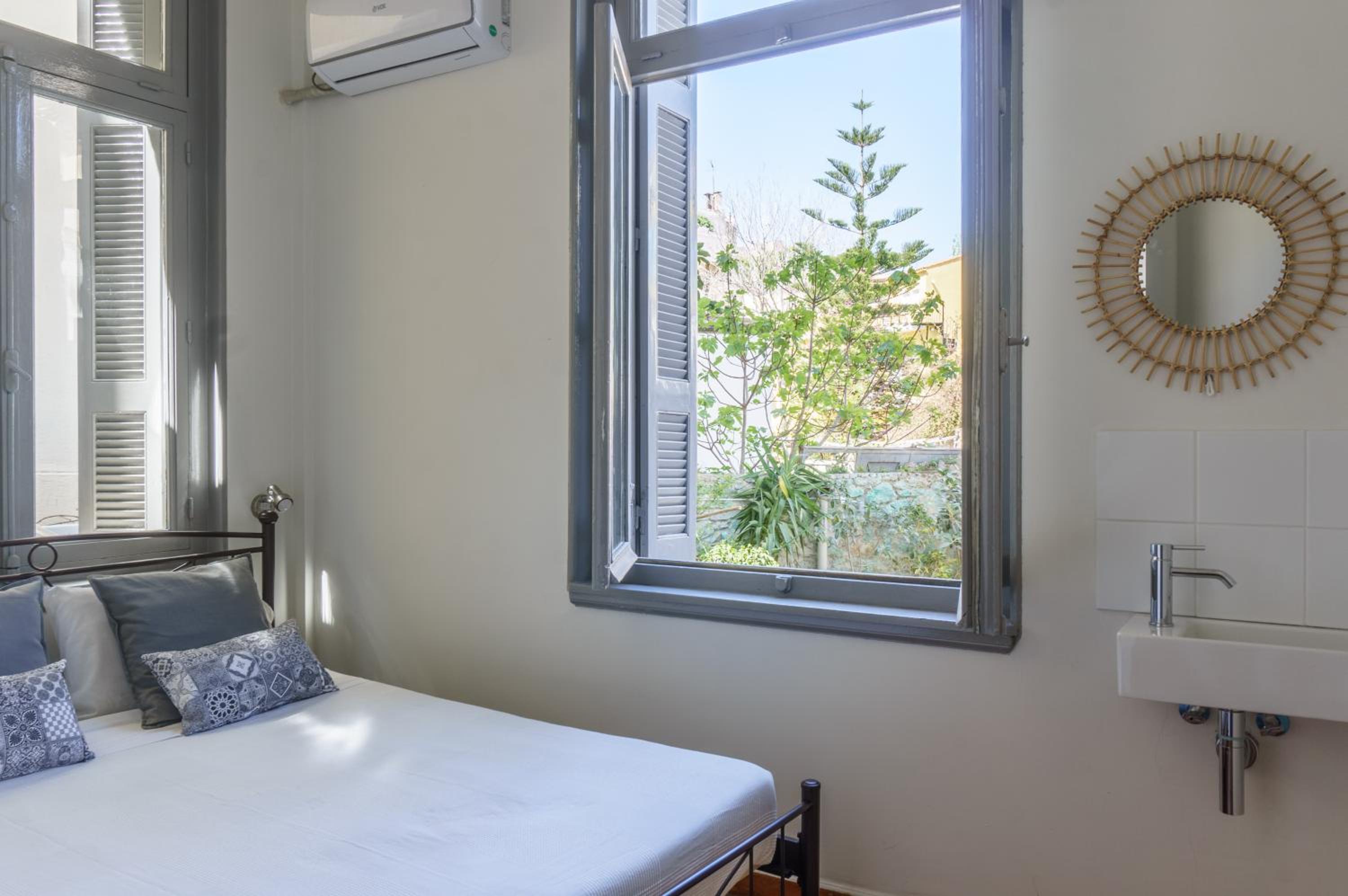 Superior, Double Bed, Private Bathroom, Dioskouros 2/4