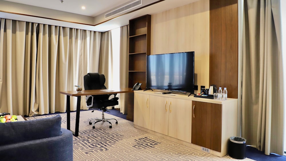 Five Seasons Hotel 40/50