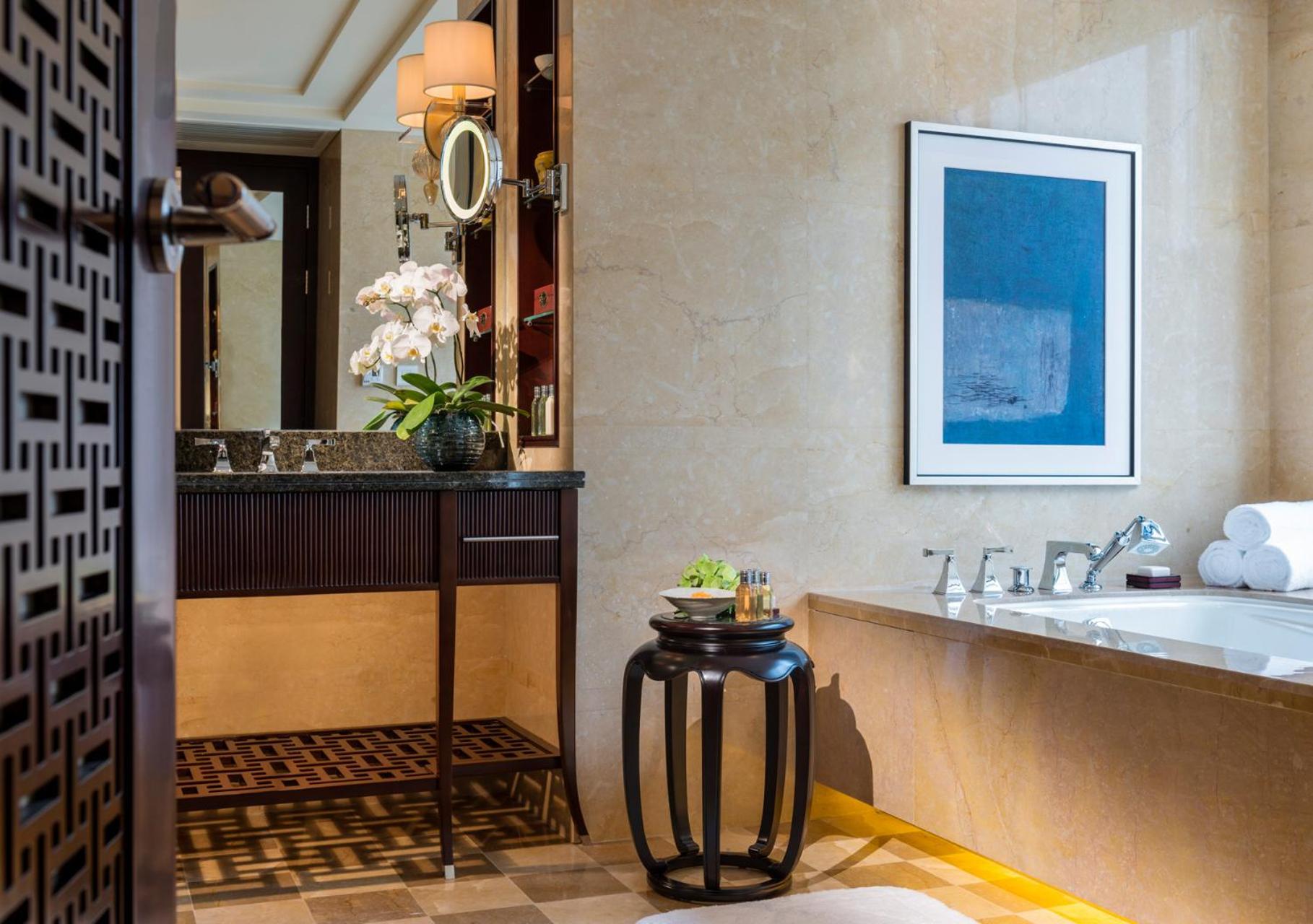 غرفة كلوب بسرير كينج وسرير كوين بإطلالة على النهر، Four Seasons Hotel Beijing 3/3