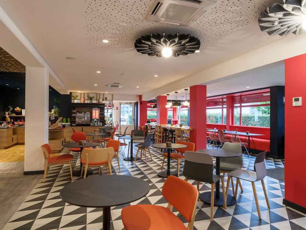 restaurant cafeteria