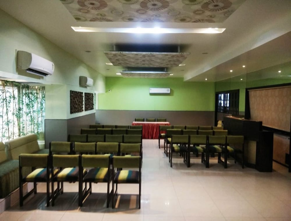 Hotel Raviraj 23/35