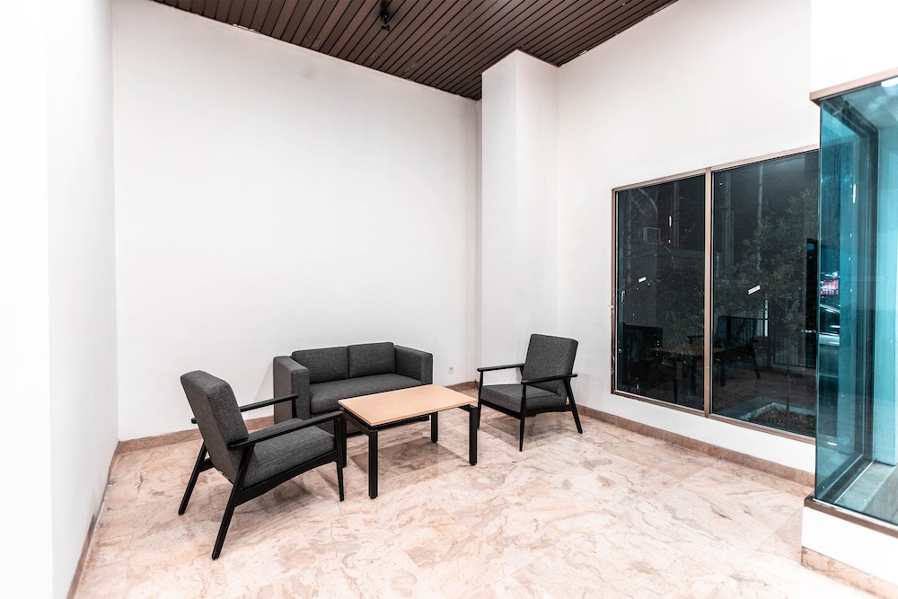 Super OYO Townhouse 1 Hotel Salemba 28/38