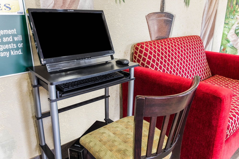 Scottish Inn Suites Baytown 26/32