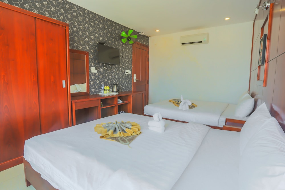 VALENCIA HOTEL 12/70