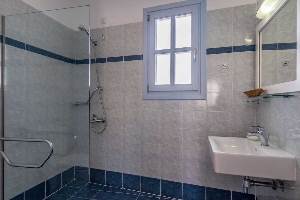 Aeolis Hotel 30/32