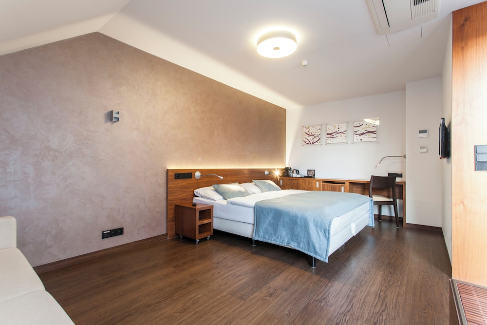 CAROL HOTEL 27/52