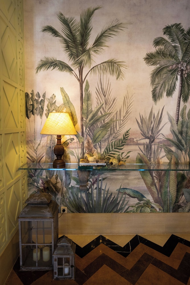 Lobby at Warwick Palm Beach Hotel Beirut, BEIRUT