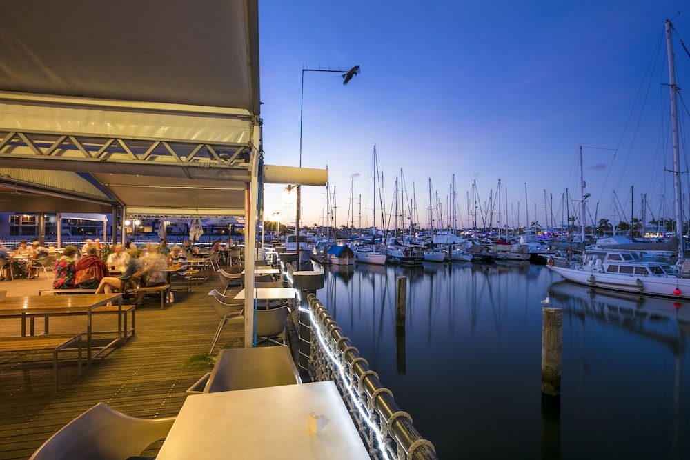 Nightcap At Kawana Waters Hotel 59/65