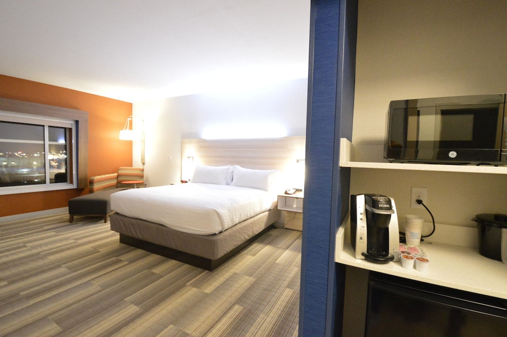 Holiday Inn Express Suites Toledo West 17/54