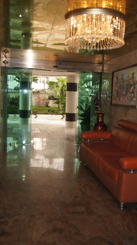 Royalview Hotel And Suites 6/62