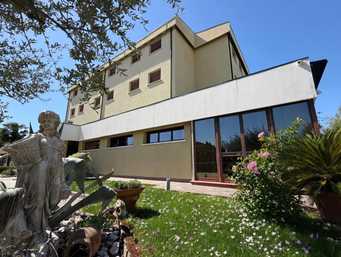 Castello Hotel 3/50