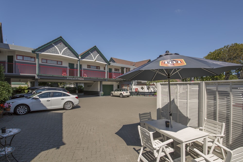 Amross Court Motor Lodge 10/50