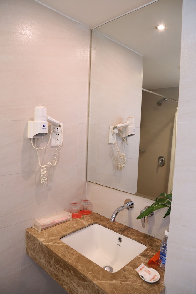 Baiyun City Hotel 42/42