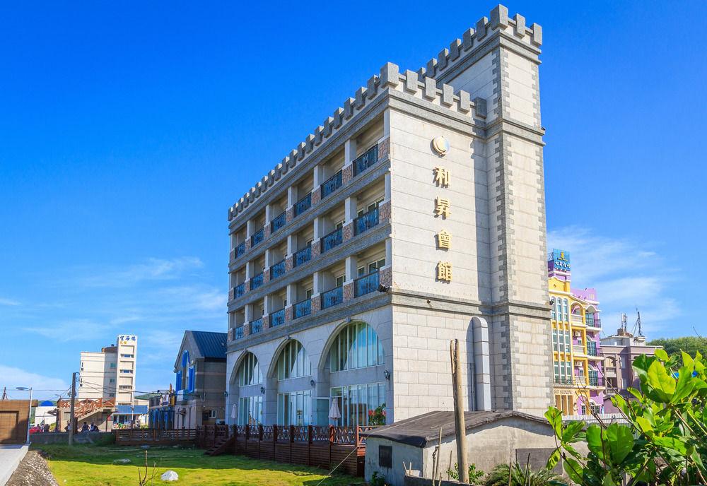 Sunrise Hotel 3/46