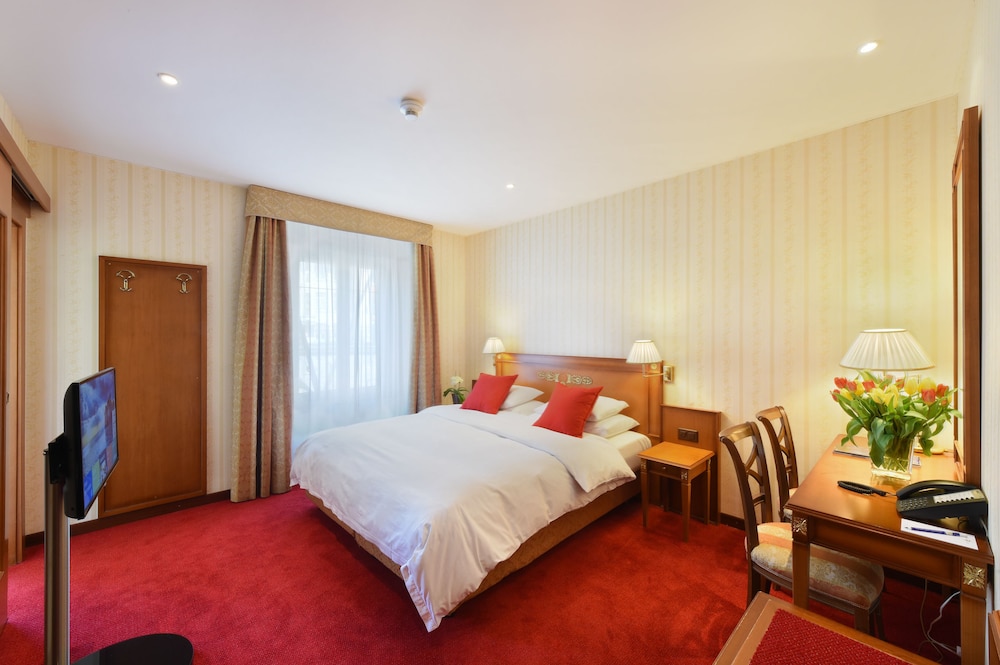 GOLF HOTEL RENE CAPT 20/67