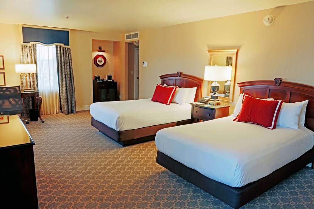 Hotel Roanoke Conference Ctr Curio Collection By Hilton 17/58