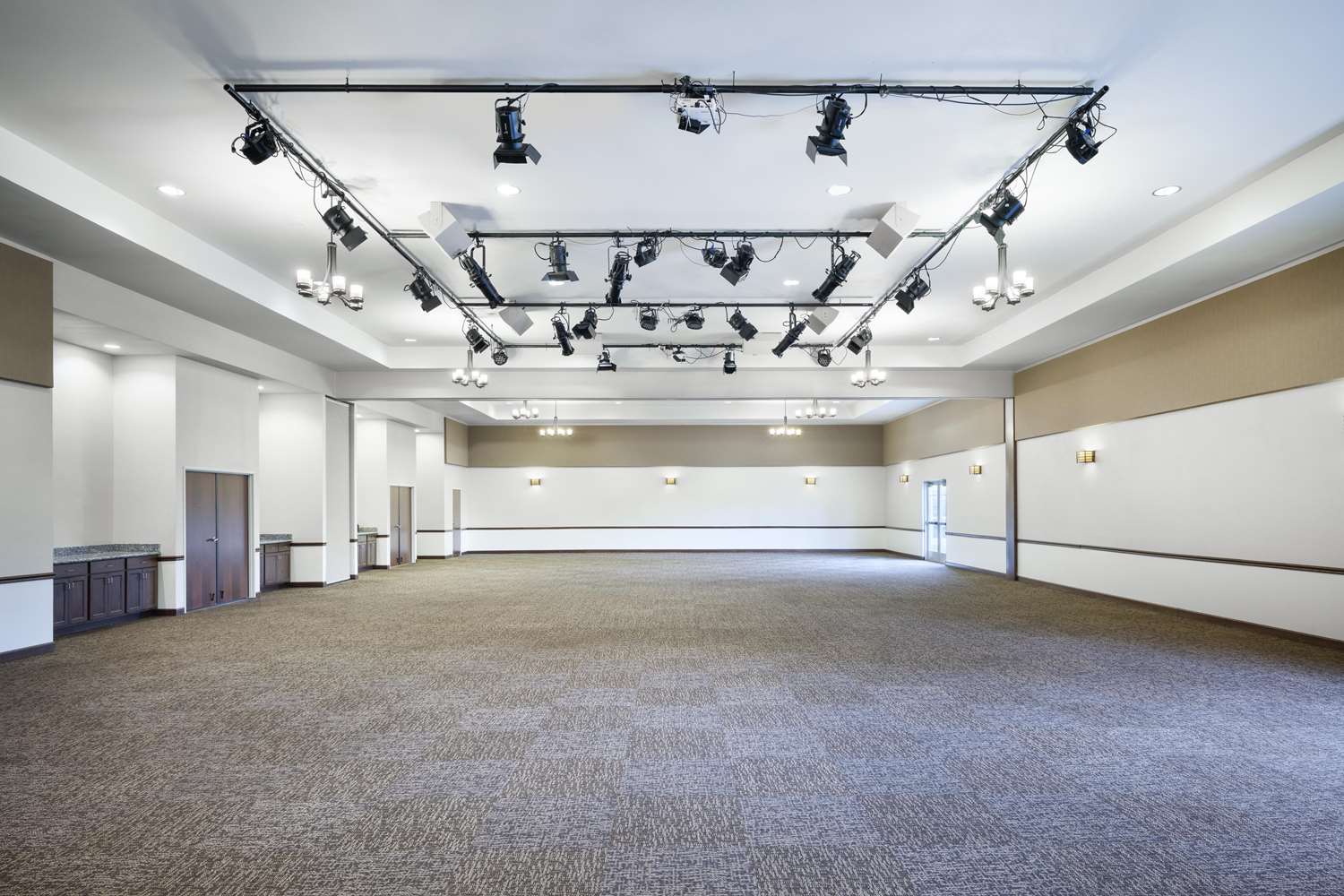 Green Mill Village Hotel & Suites, BW Signature Collection 12/12