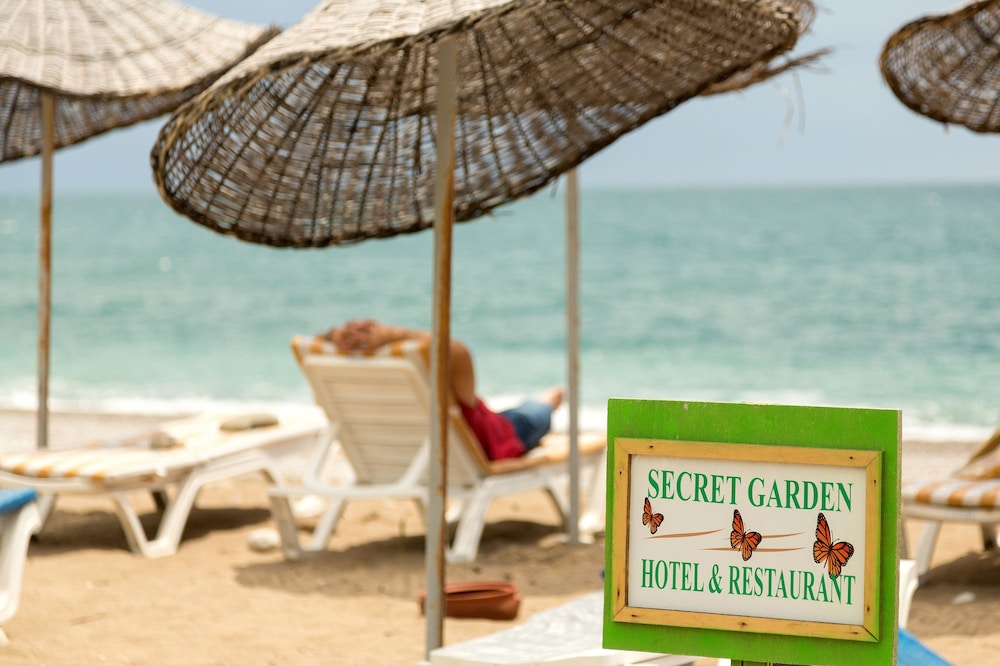 Secret Garden Bungalows & Tent Hotel 13/26