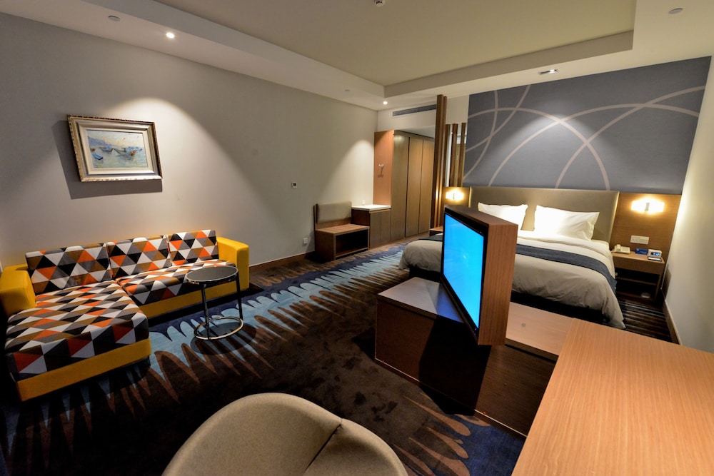 HOLIDAY INN EXPRESS WEIHAI ECONOMIC ZONE 37/54