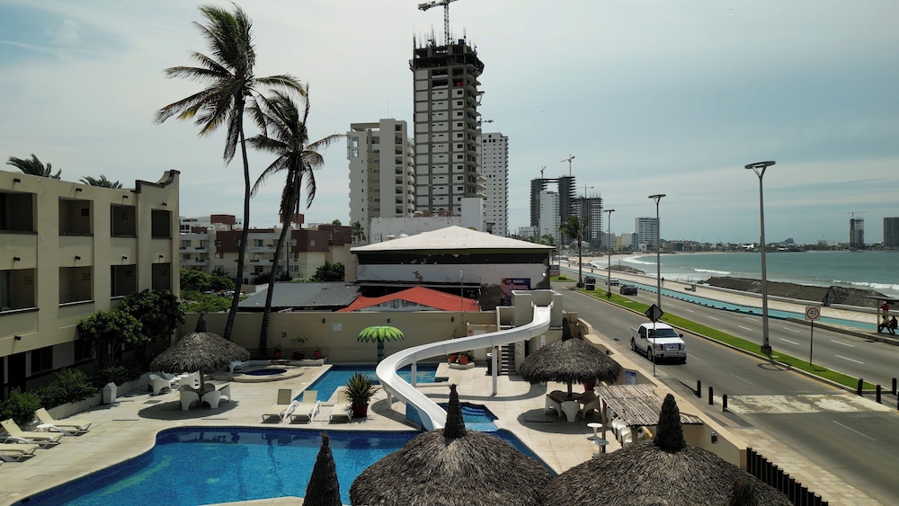 Sands Arenas Hotel 57/62