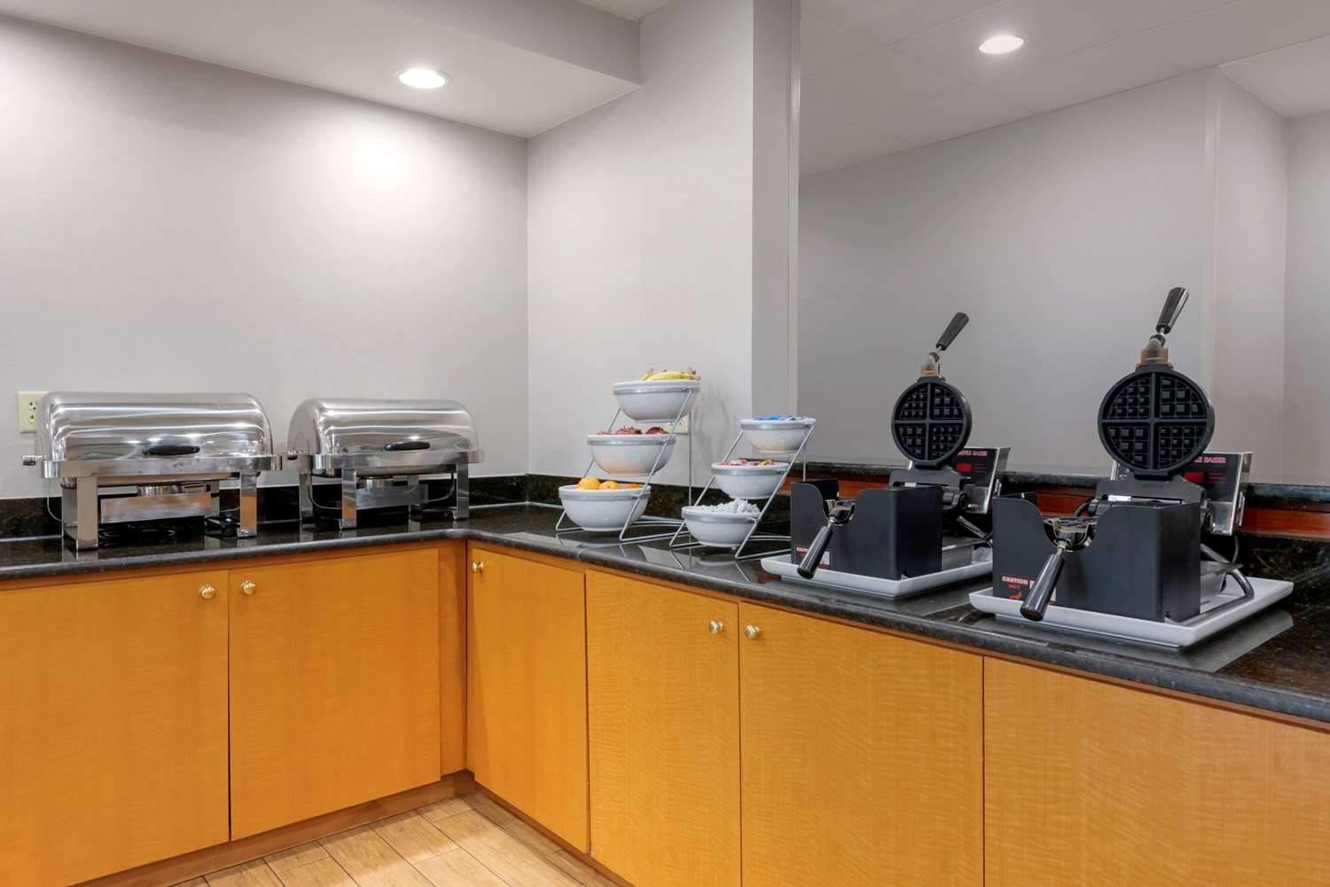 Comfort Suites Near Universal Orlando Resort 14/26