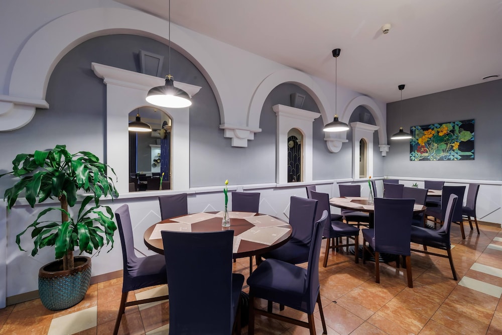 restaurant cafeteria