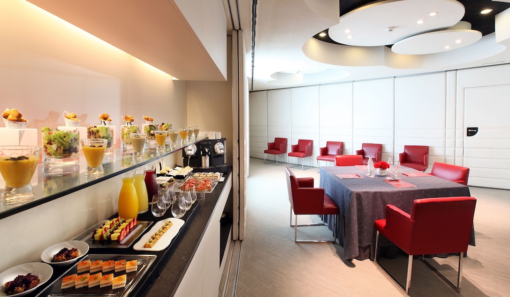 Cram Hotel 63/72
