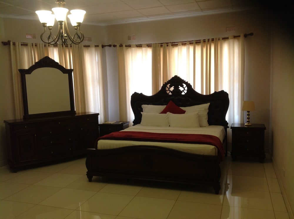 Cypress Executive Lodge 13/26