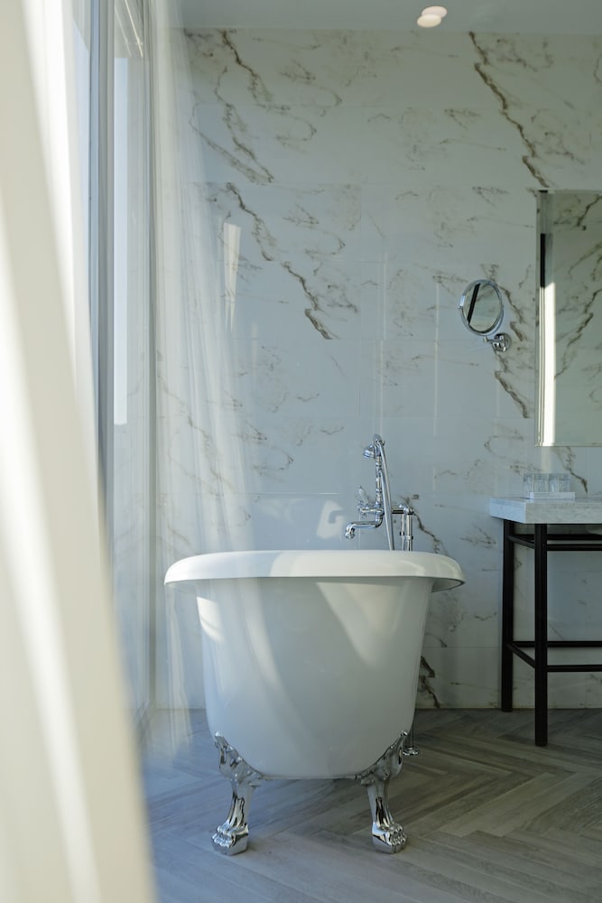 Museum, Suite, King Bed, Terrace, Bathtub