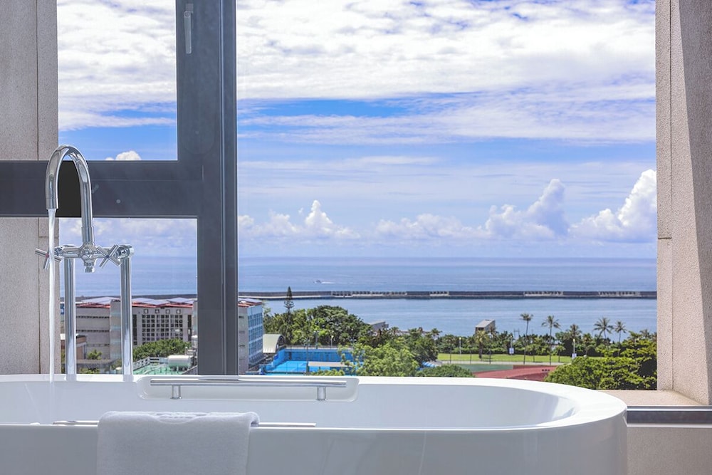 Lakeshore Hotel Hualien 68/71
