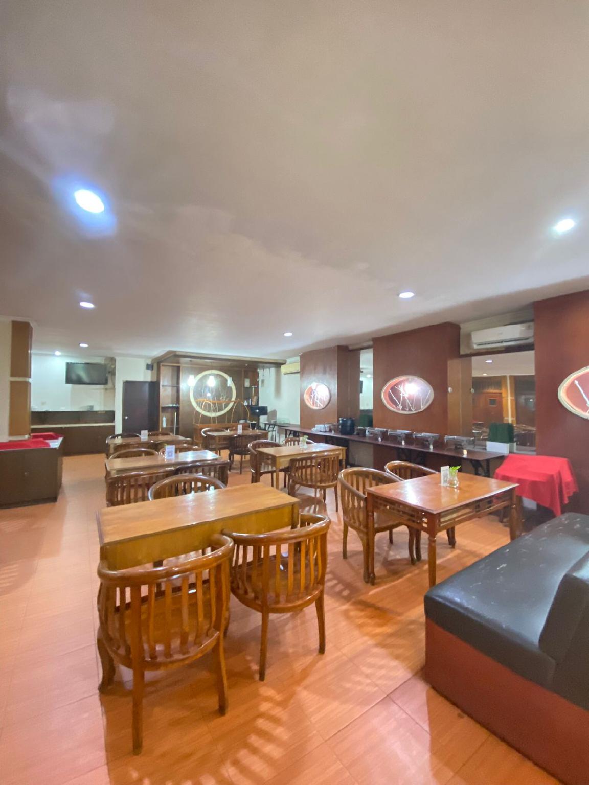 Alexander Hotel Tegal 38/47