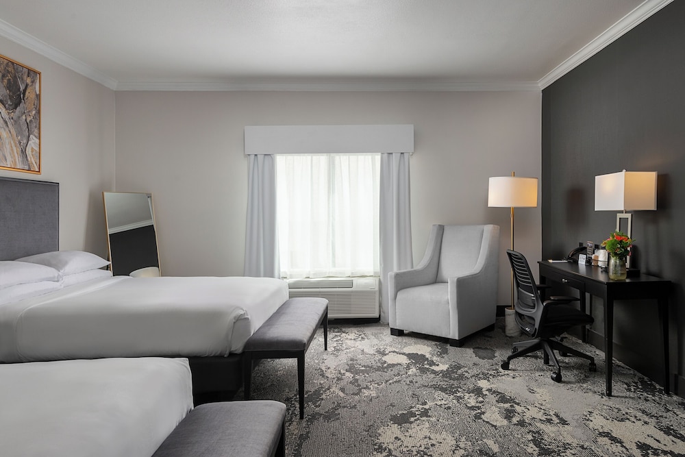 DELUXE, DOUBLE BED, ACCESSIBLE