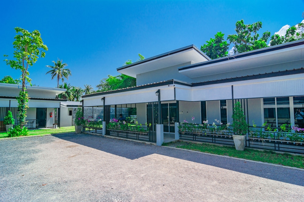 OYO 533 Runya Poolvilla 写真4