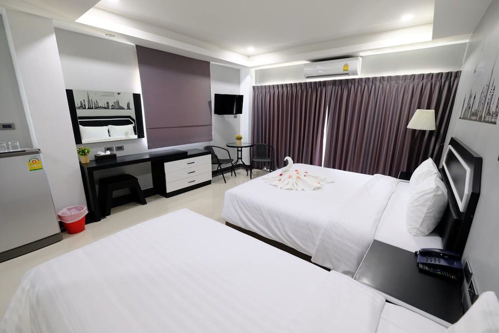 ROOM, TWIN BEDS