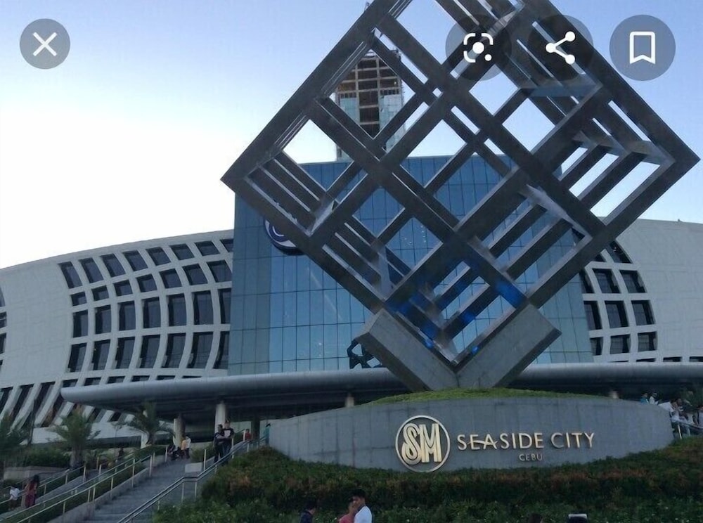 CSuites at 8 Newtown Residences 9/50