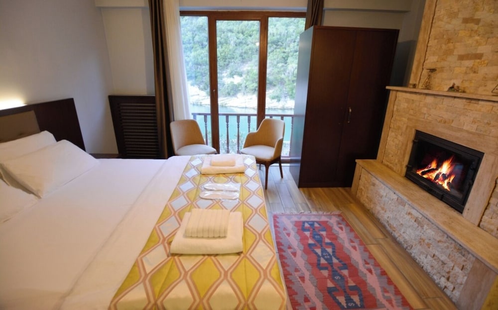 Hill River Hotel 15/44