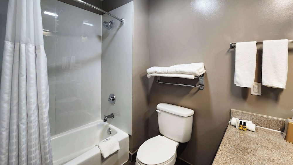 Motel6 Ennis, TX 63/66
