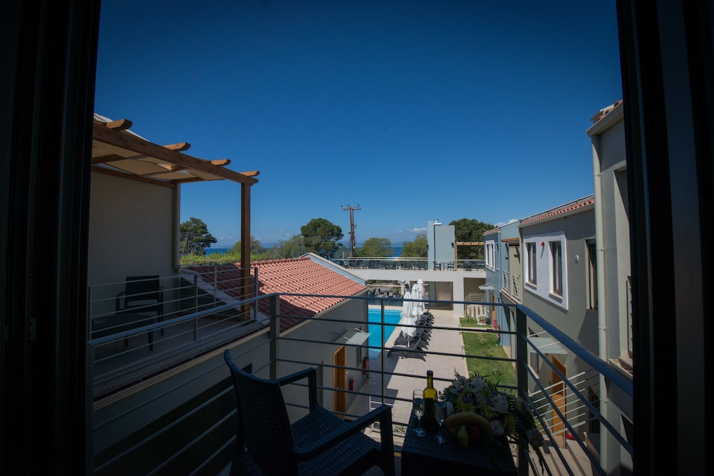 Mantinia Bay Hotel 7/45