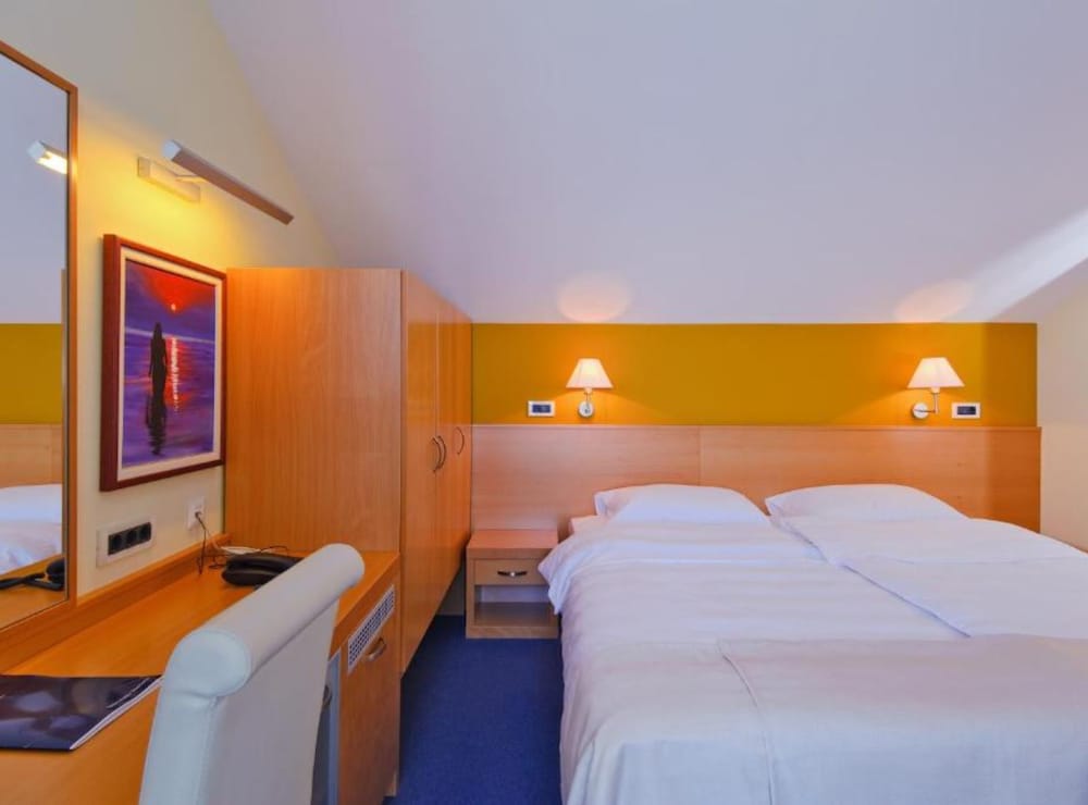Hotel Saudade 16/76