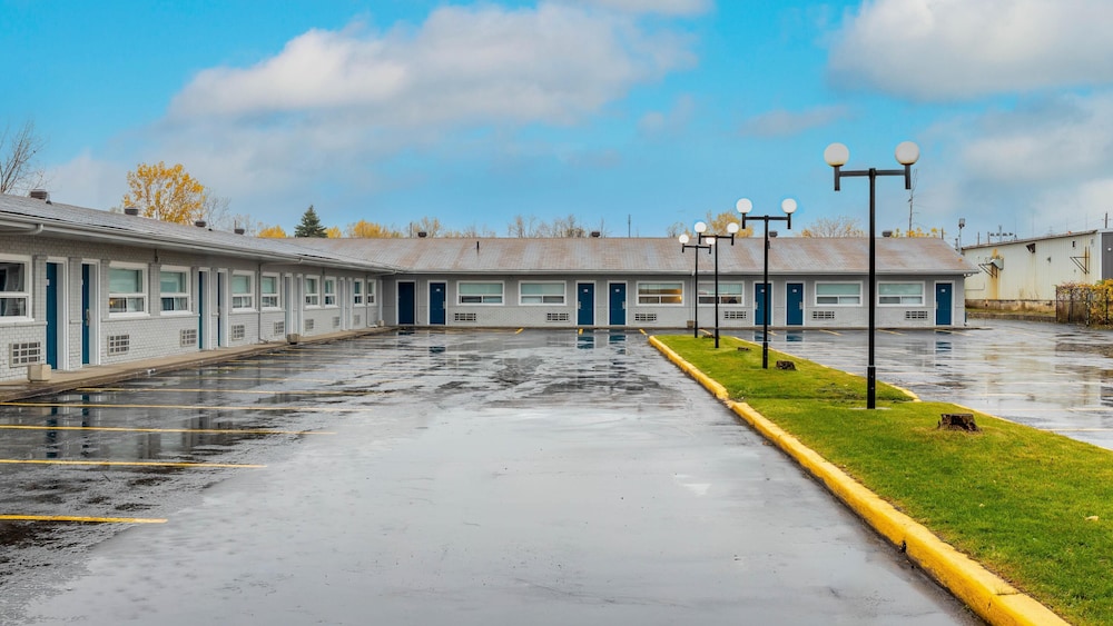 Motel6 Cornwall, On 50/57