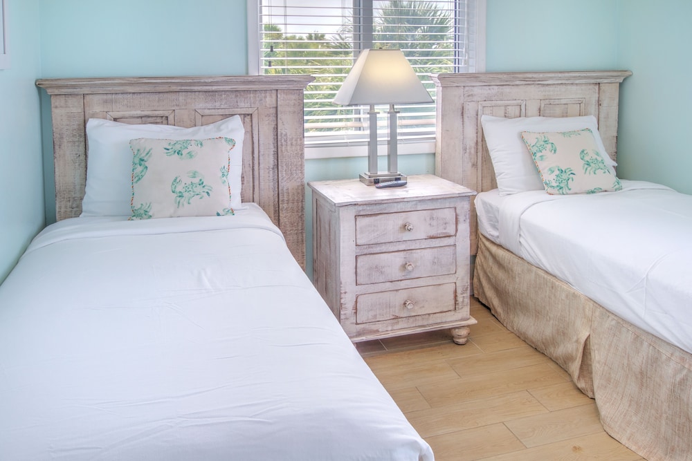New Smyrna Waves MOD Collection by Sonesta 20/50
